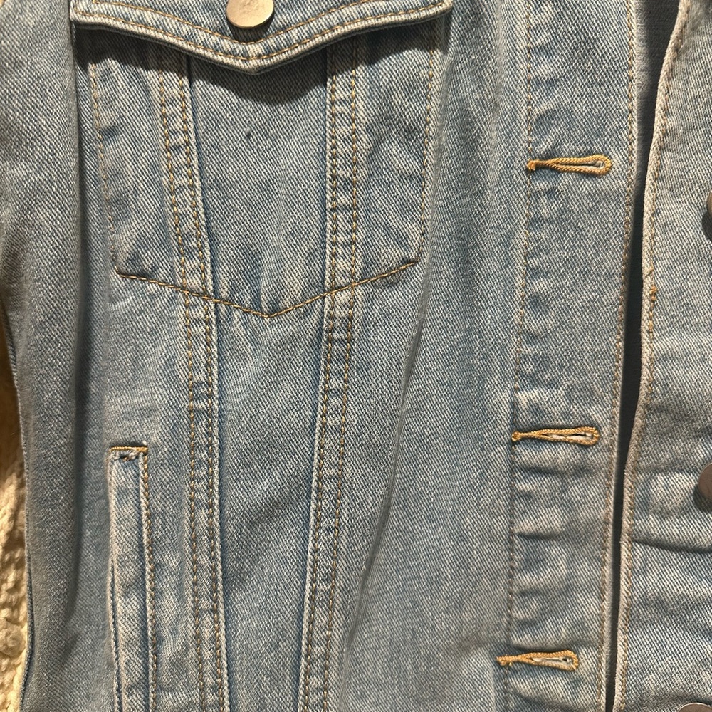 UNIF Urban Outfitters Vici Blue Denim Jacket Cream Cable Knit Sleeves Size L - Picture 10 of 13